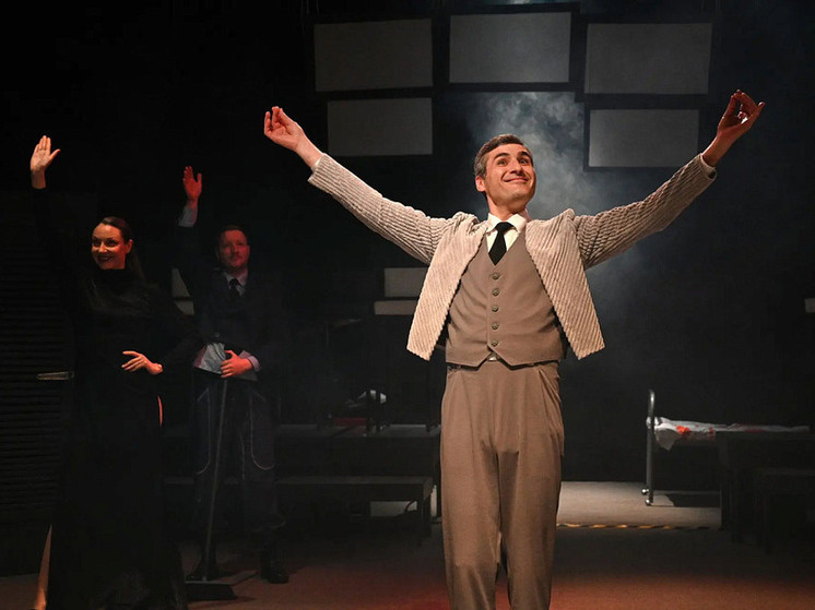     Сергей Кравчук поздравил артистов Хабаровска с профессиональным праздником фото: пресс-служба администрации Хабаровска