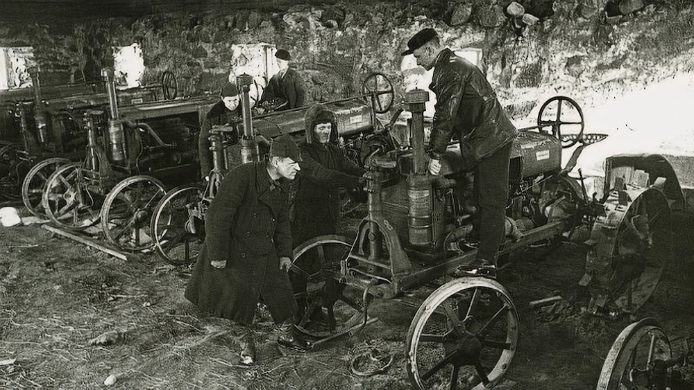 Ремонт сельскохозяйственной техники в колхозных мастерских, 1959 год, Карельская АССР