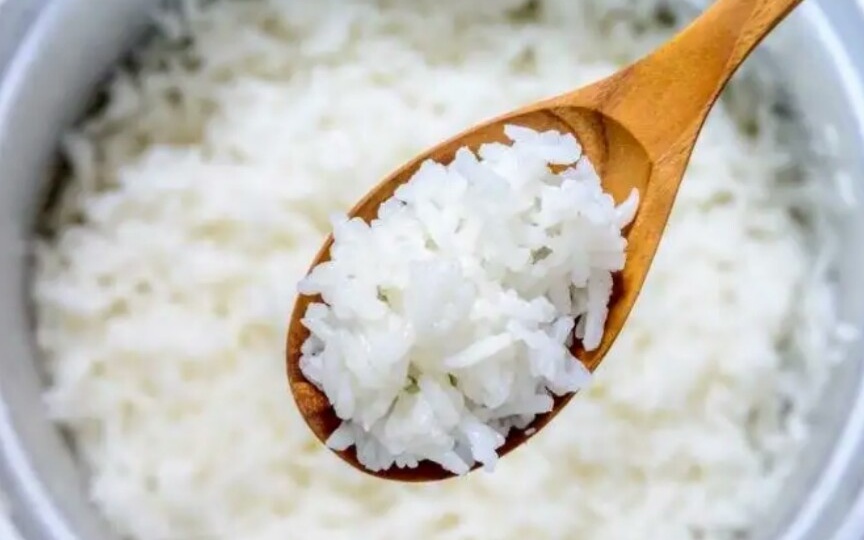 Так рис варят: главная ошибка и 3 момента - и клейкий, вязкий, слипается. Или сухой: шеф-повара советуют - 3 тонкости для идеального риса