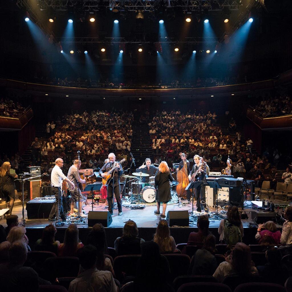 Горожан ждет множество интересных событий.  Фото: Изображение сгенерировано с помощью ИИ / Станислав Казаченко