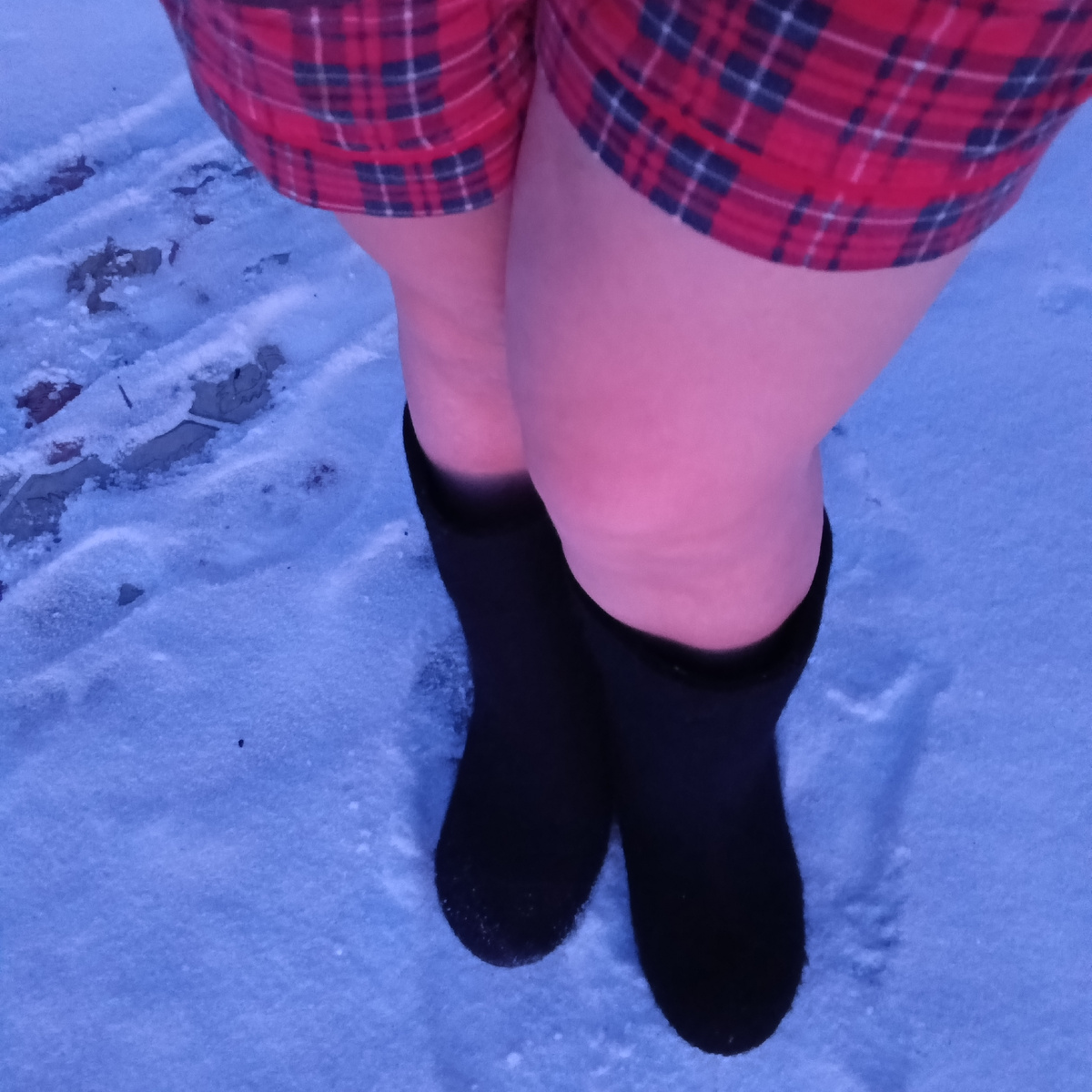 Это я побежала прям в пижаме и куртке смотреть температуру 🤒.