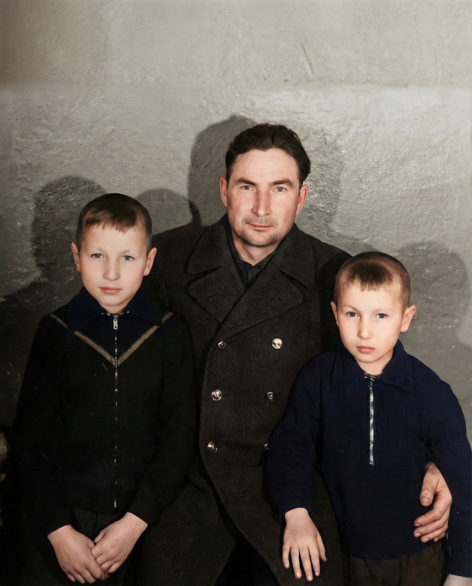 Фото моего отца, деда и дяди после реставрации