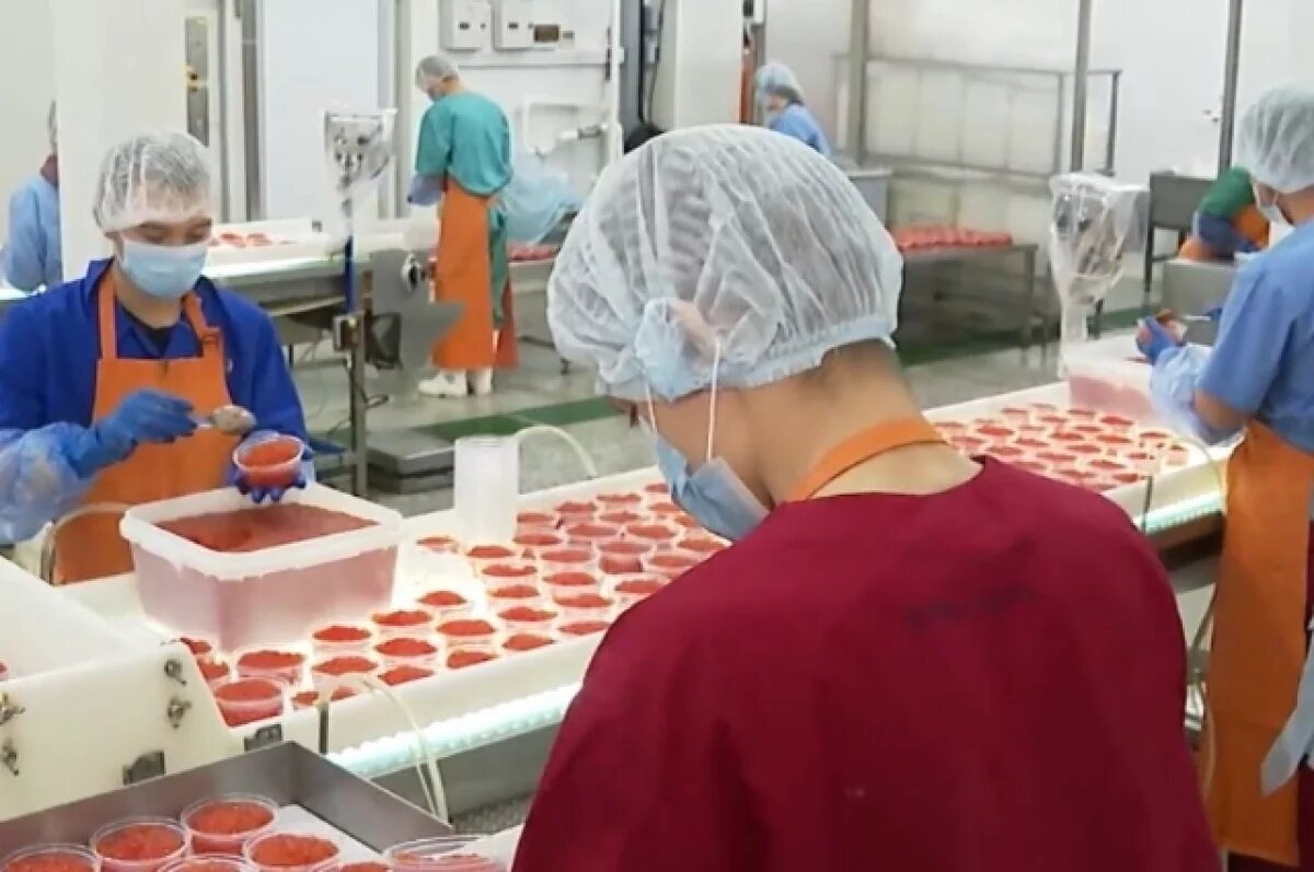    Икру из Хабаровского края, подаренную Трампу, смели в Москве