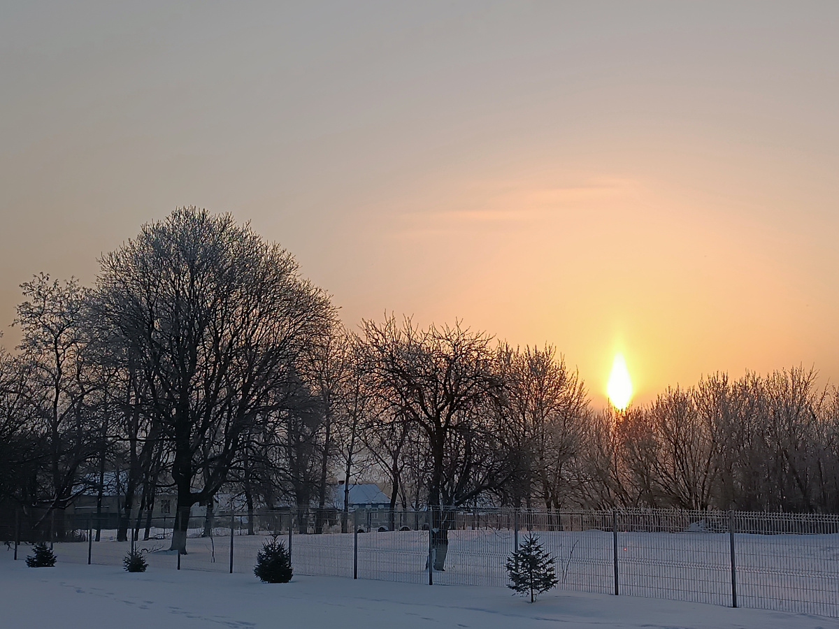 Солнышко встаëт, мы только приехали на работу