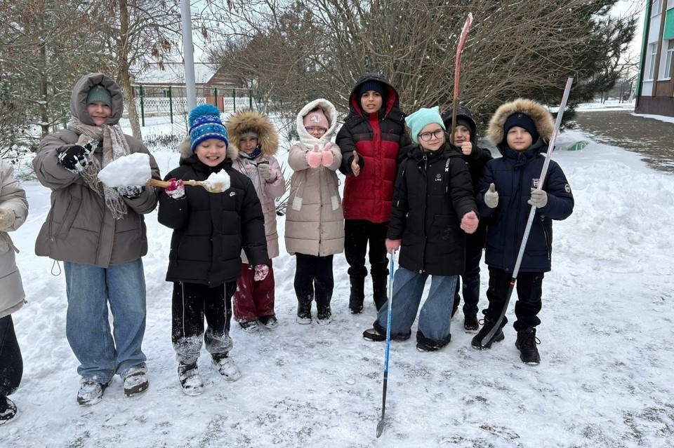    Школьники проявили себя в разных активностях. Фото: t.me/Mangush_mo