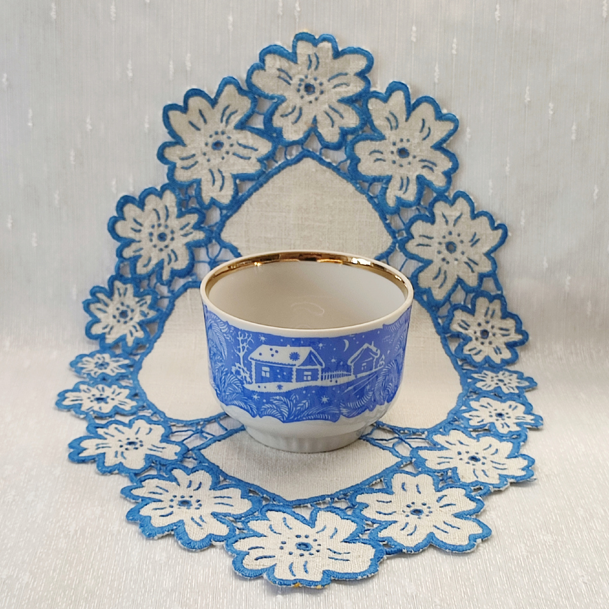 Кружка синяя с зимними домиками, Красный фарфорист, 1971-91 гг