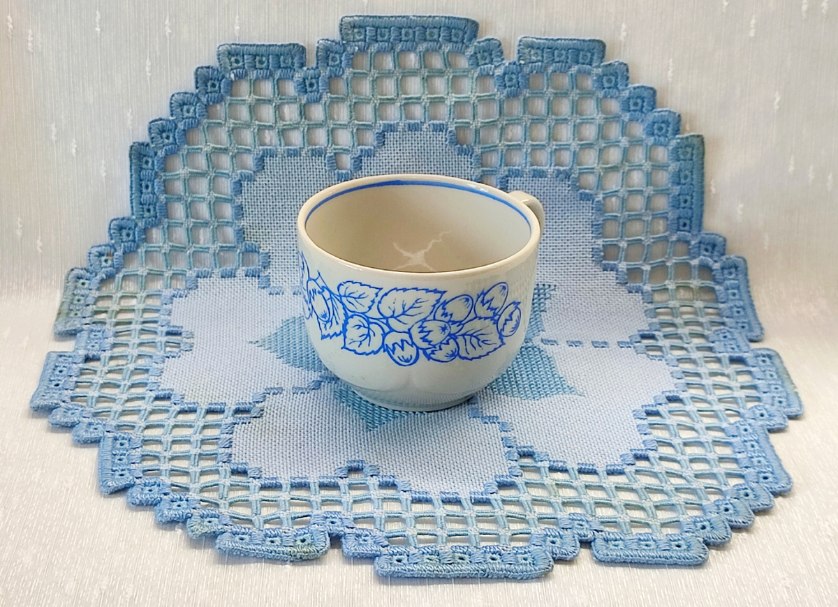 Кружка с синими орехами-лещиной, Туймазы, 1978-91-07 гг