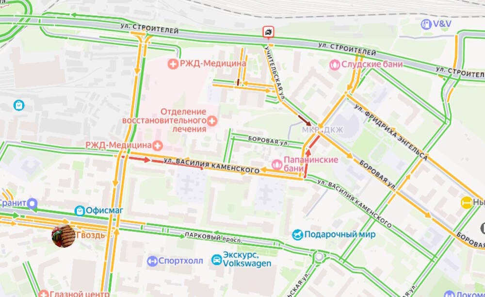 
 
 Как сообщает департамент транспорта, утром автобусы пропускают остановки «Желябова», «Пожарского» и «проспект Парковый». Некоторые организации в этом районе сообщили клиентам об экстренном отключении водоснабжения. 
 
 Ситуация осложняется холодной погодой, которая приводит к быстрому замерзанию воды.  
]]>