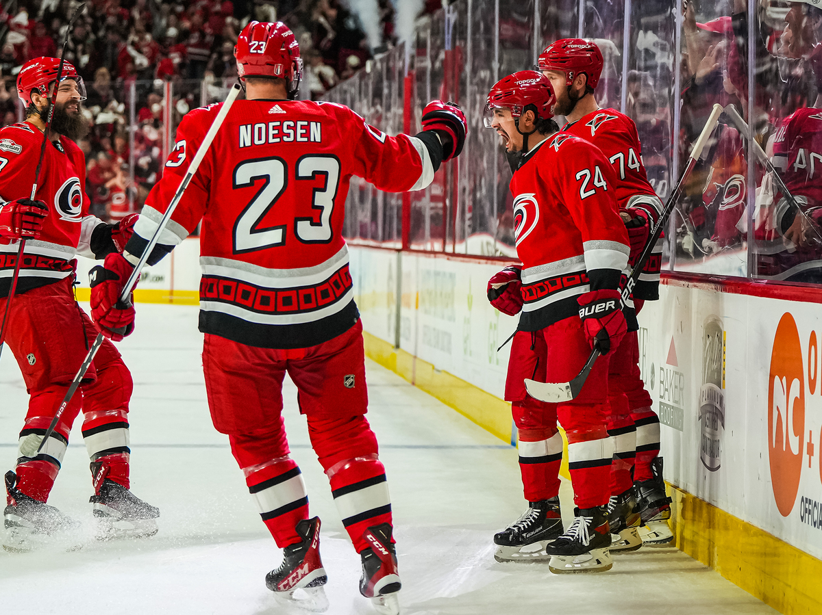    Хоккеисты "Каролины Харрикейнз" | © Фото : nhl.com/hurricanes