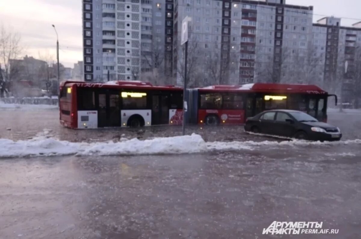    В Перми из-за коммунальной аварии затопило микрорайон Парковый