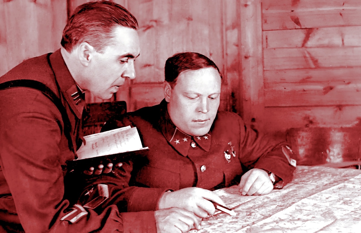 Константин Дмитриевич в штабе фронта.