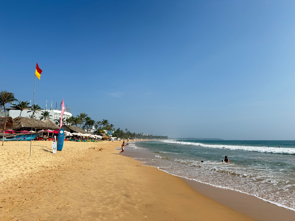 Пляж в Хиккадуве