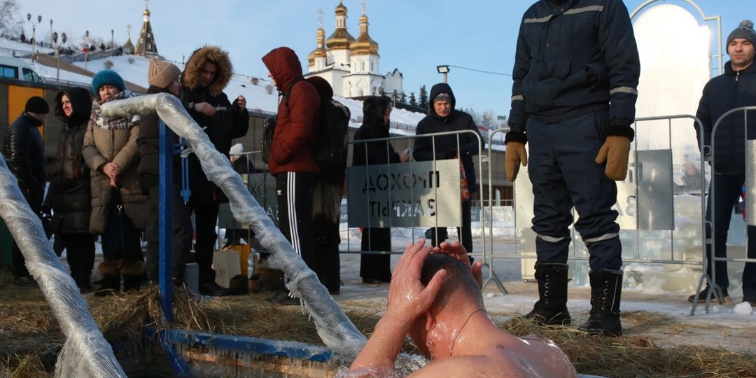 Священник рассказал, что можно и нельзя делать с крещенской водой