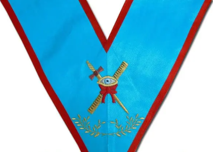 Нагрудная лента с символом Эксперта - перекрещенными шпагой и линейкой с глазом в центре перекрестия