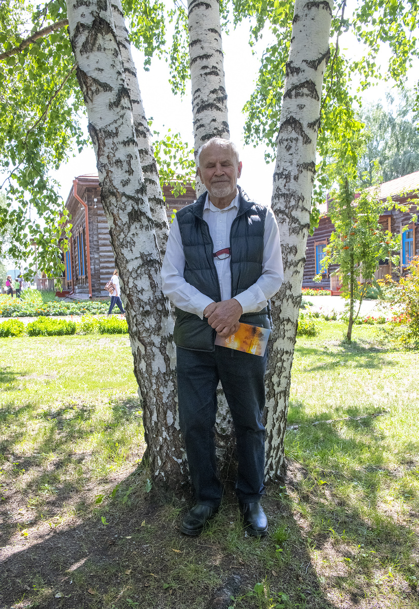 Во дворе музея Шукшина. Сростки