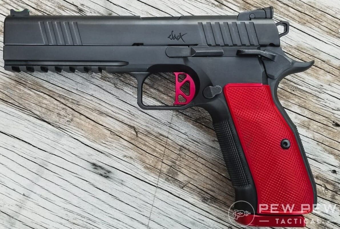Пистолет Dan Wesson DWX.