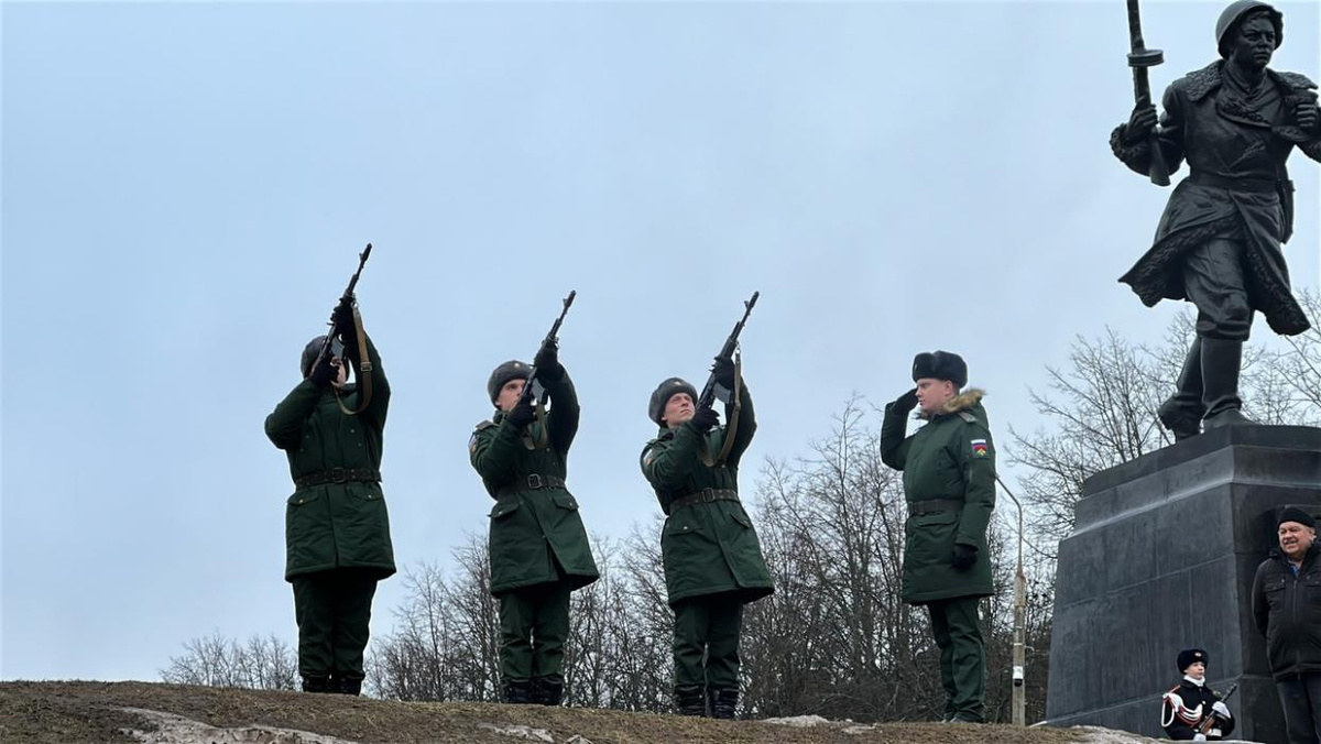 Торжественные митинги в 2025 году. Фото носит иллюстративный характер. Фото: газета «Великолукская правда. Новости»