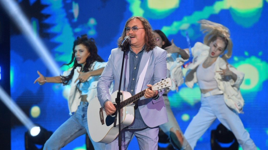 Игорь Николаев на сцене. Фото Яндекс.Картинки. 