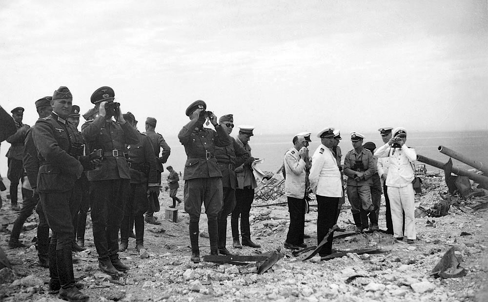 После обороны Севастополя. 35-я батарея, 1942 год.