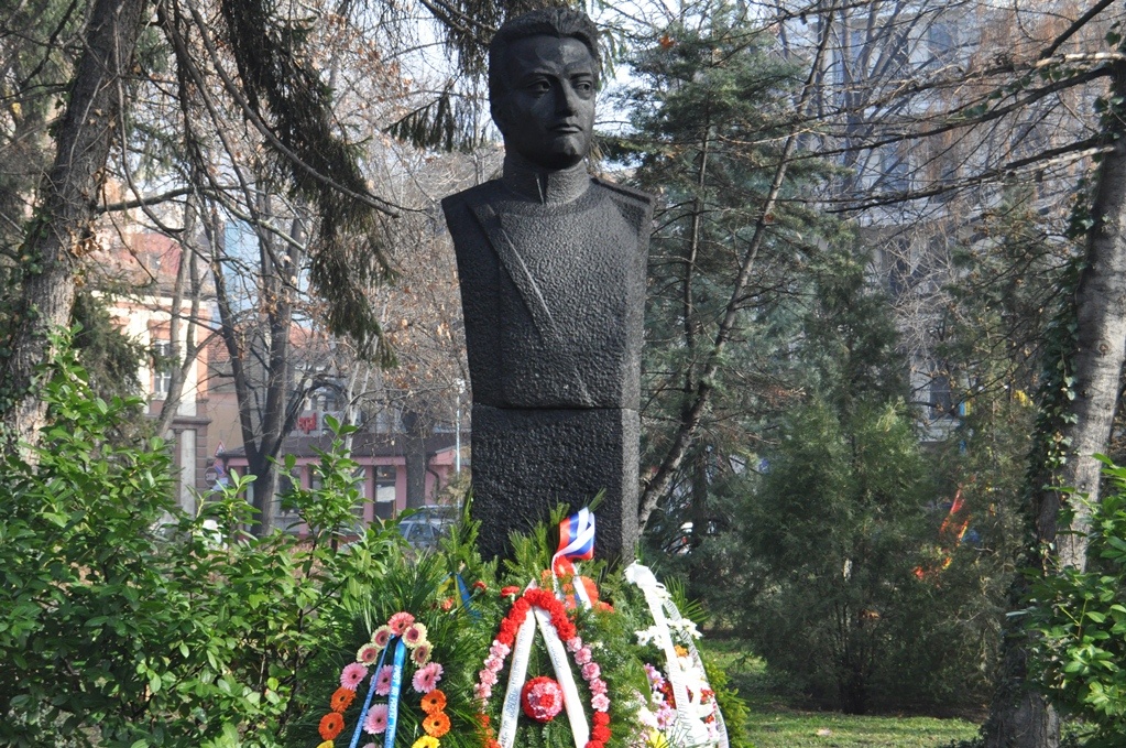 Памятник воину Александру