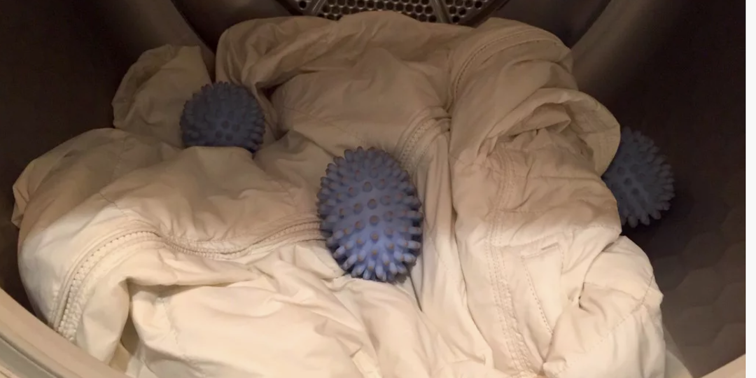 Как правильно стирать пуховик в стиральной машине: пошаговая инструкция