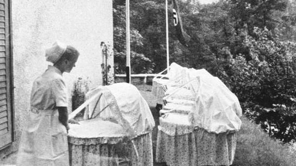 Родильный дом «Лебенсборн», 1943 год.