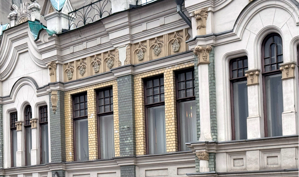 Доходный дом Воробьева на Б. Полянке: фрагмент фасада. Фото автора