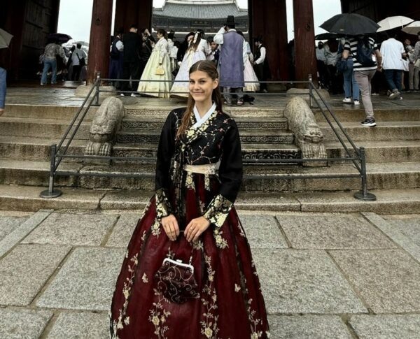    Арина Яулова в Сеуле. Фото: vk.com