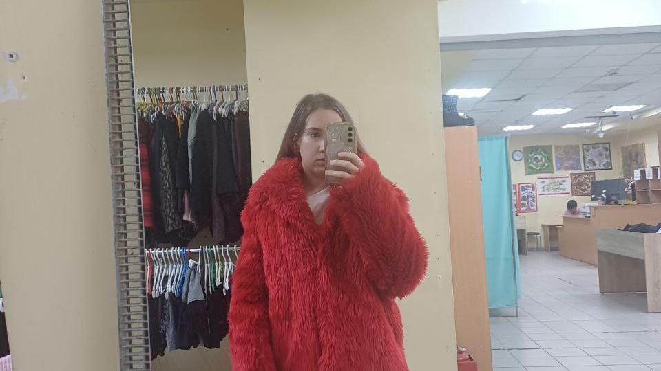 Широкий ассортимент тёплой верхней одежды в секонд-хенде