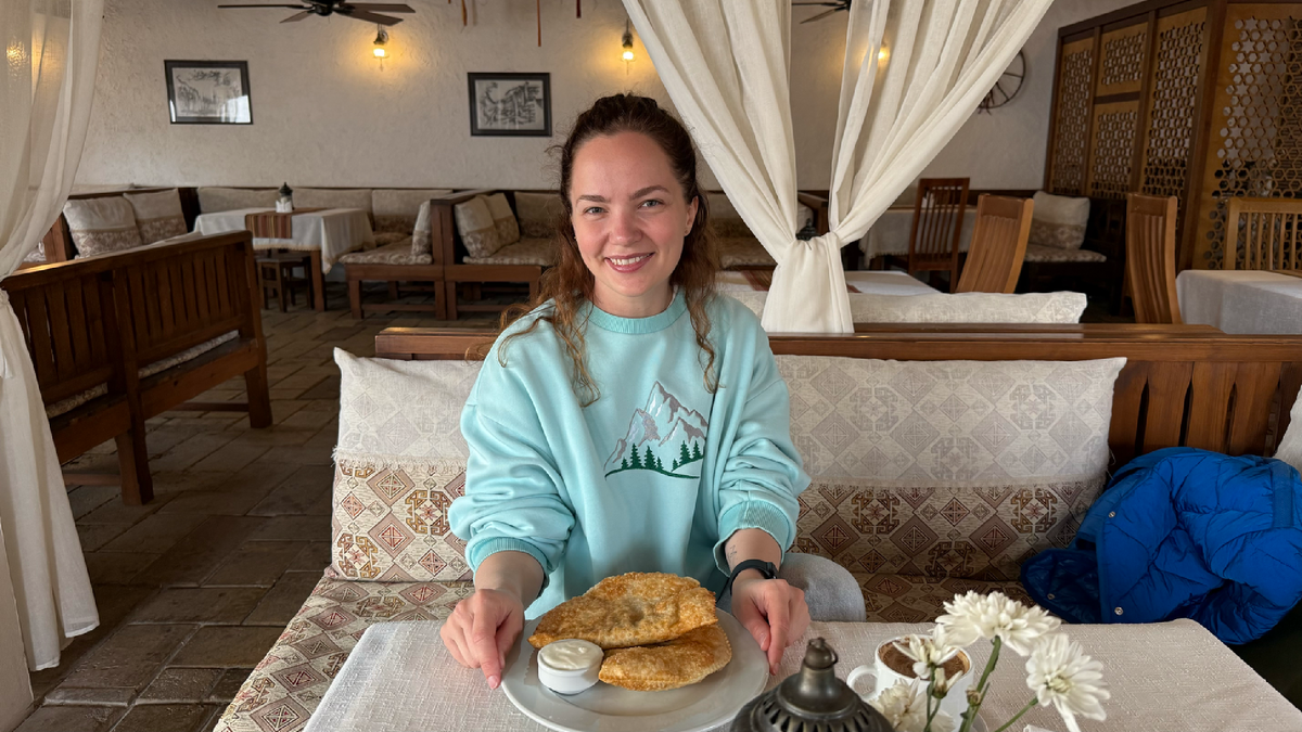 Всем привет! Меня зовут Юля, здесь я делюсь классными рецептами и просто своей жизнью. Давайте дружить!  (это фото из Евпатории, которая славится своими чебуреками)