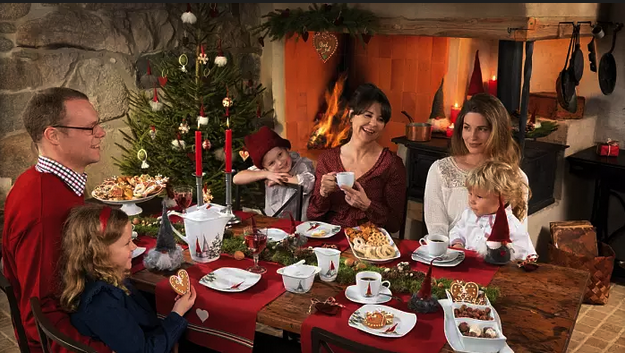 Семейная трапиза. Источник: Яндекс-картинки из вободного доступа