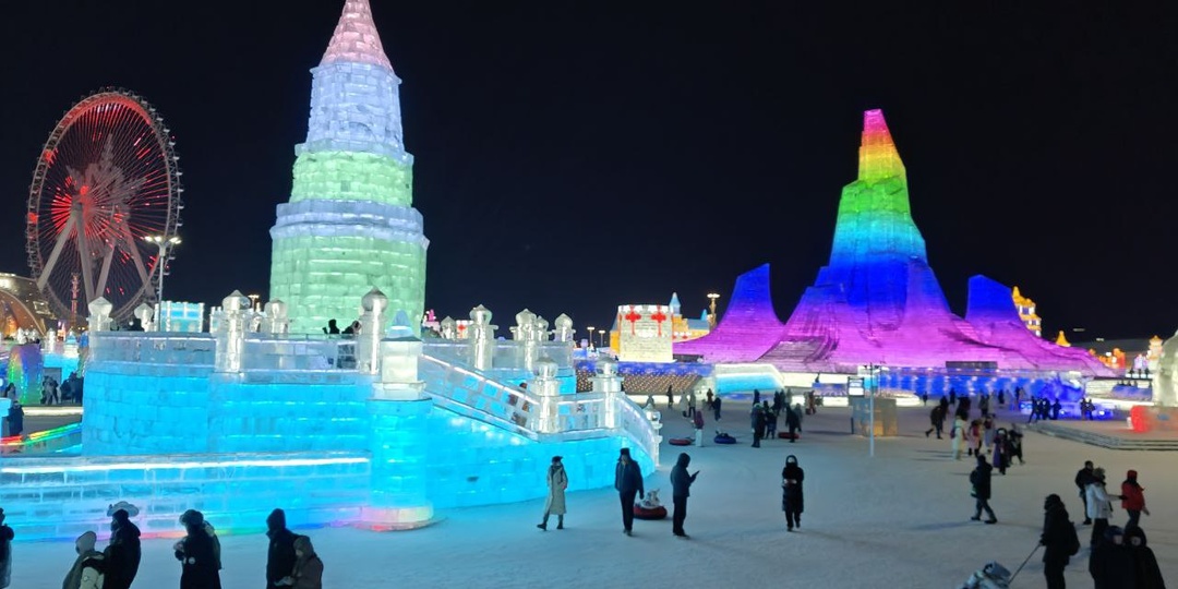 Мир снега и льда в Харбине впечатлил главу Благовещенска на встрече мэров России и Китая