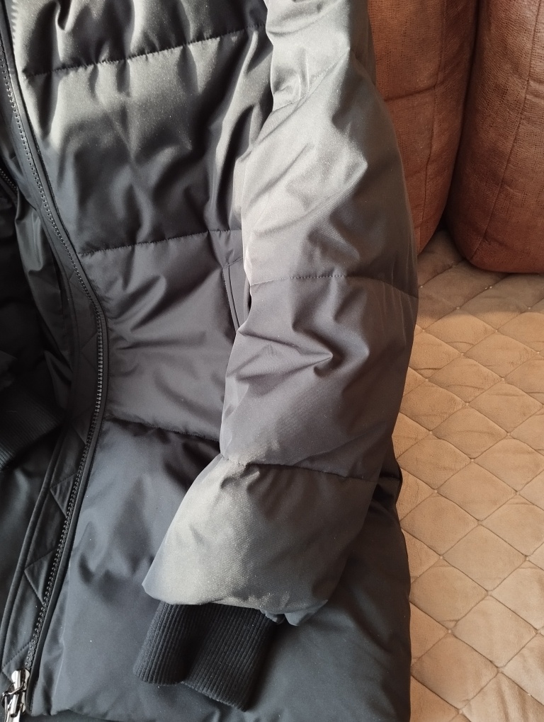 Очень мало утеплителя в рукавах.