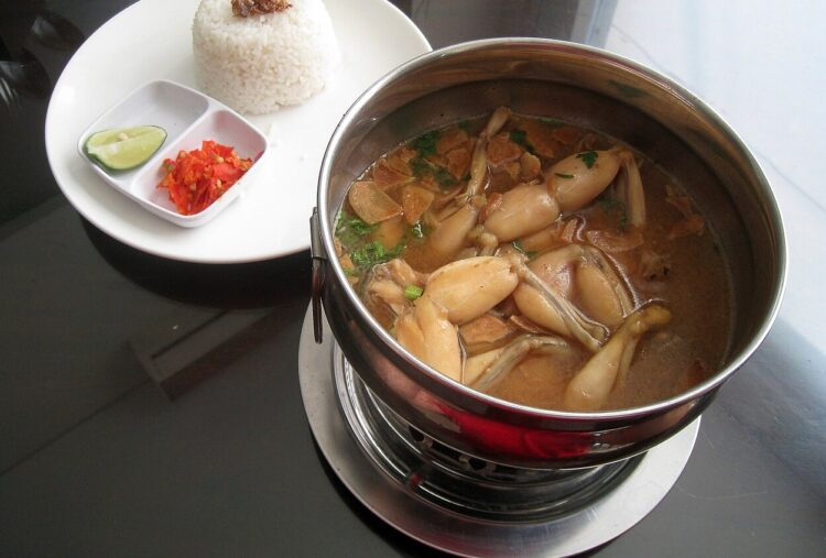 (Для разнообразия) Тайна лягушачьих лапок: почему Франция прослыла "страной лягушатников"