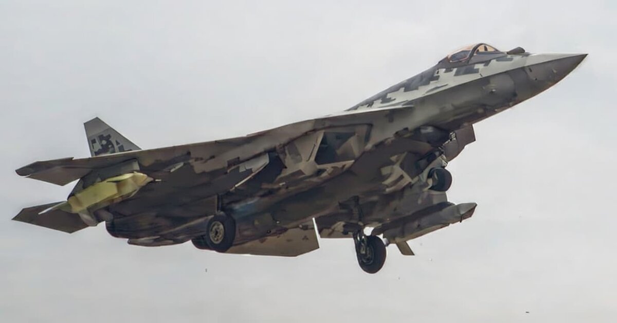   Су-57. На подвесах С-71М «Монохром»