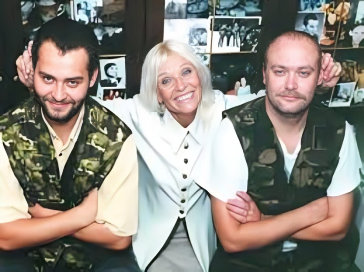 Светлана Светличная со взрослыми сыновьями