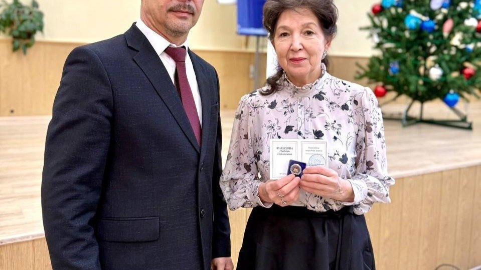 Учитель начальных классов из Забайкалья получила награду за преданность профессии