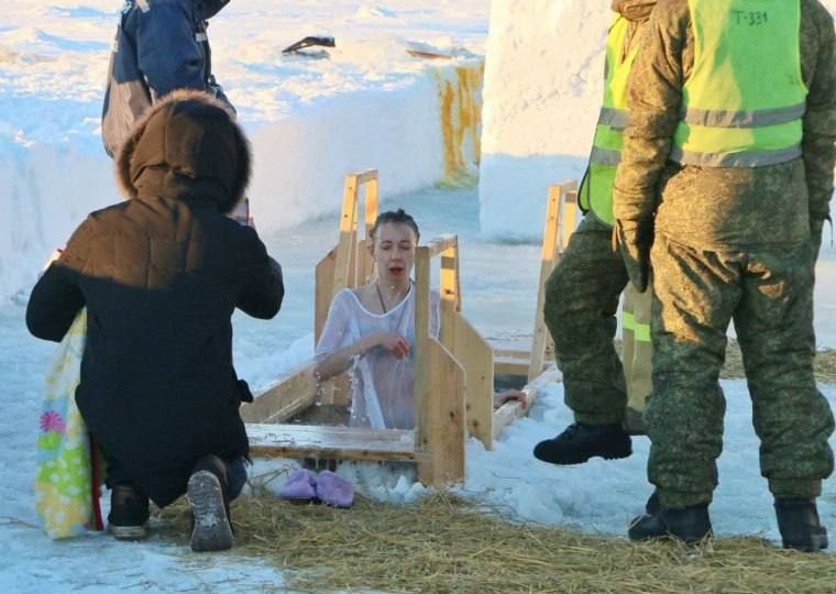 Погружаться в купель можно только полностью здоровым людям, напоминают медики