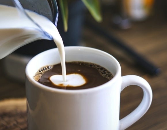 Кофе и неправильный перекус: нутрициологи назвали 5 продуктов, которые лучше не сочетать с напитком