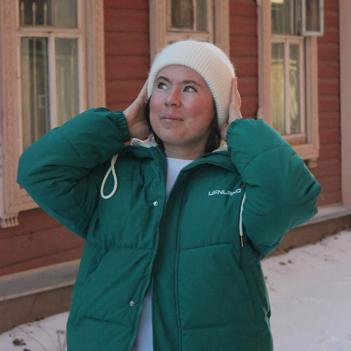 Я поискала кремы, почитала составы, консультировалась с косметологами и обнаружила, что не так-то просто найти простое средство с понятным составом.