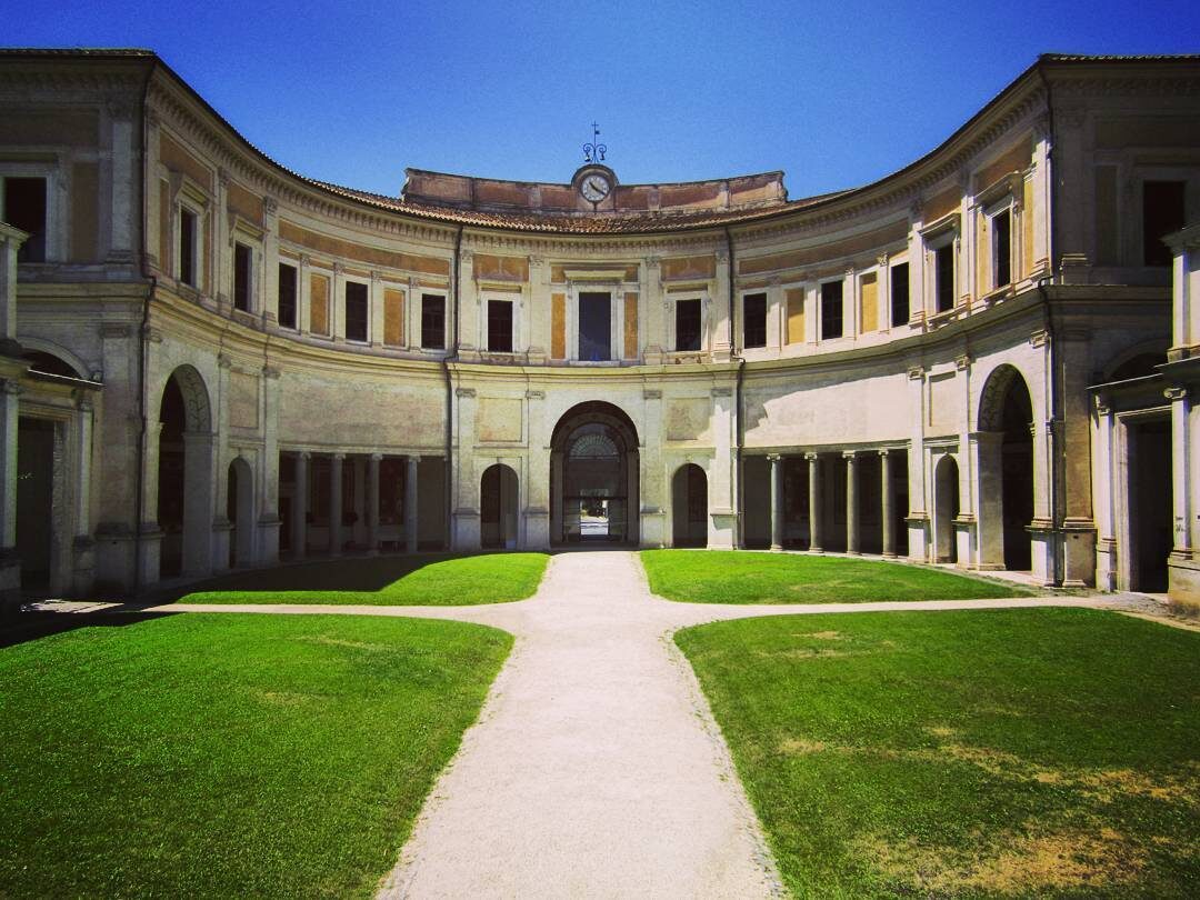 Сад виллы Джулия, исторического места проведения финала премии Стрега. Di Emanuele Santoro - Opera propria, CC BY-SA 4.0, https://commons.wikimedia.org/w/index.php?curid=73251259