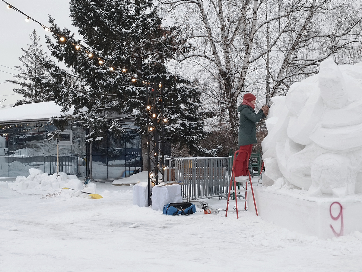 Участница фестиваля из Хабаровска. Композиция из каких-то котиков вырисовывается. Фото из личного архива автора