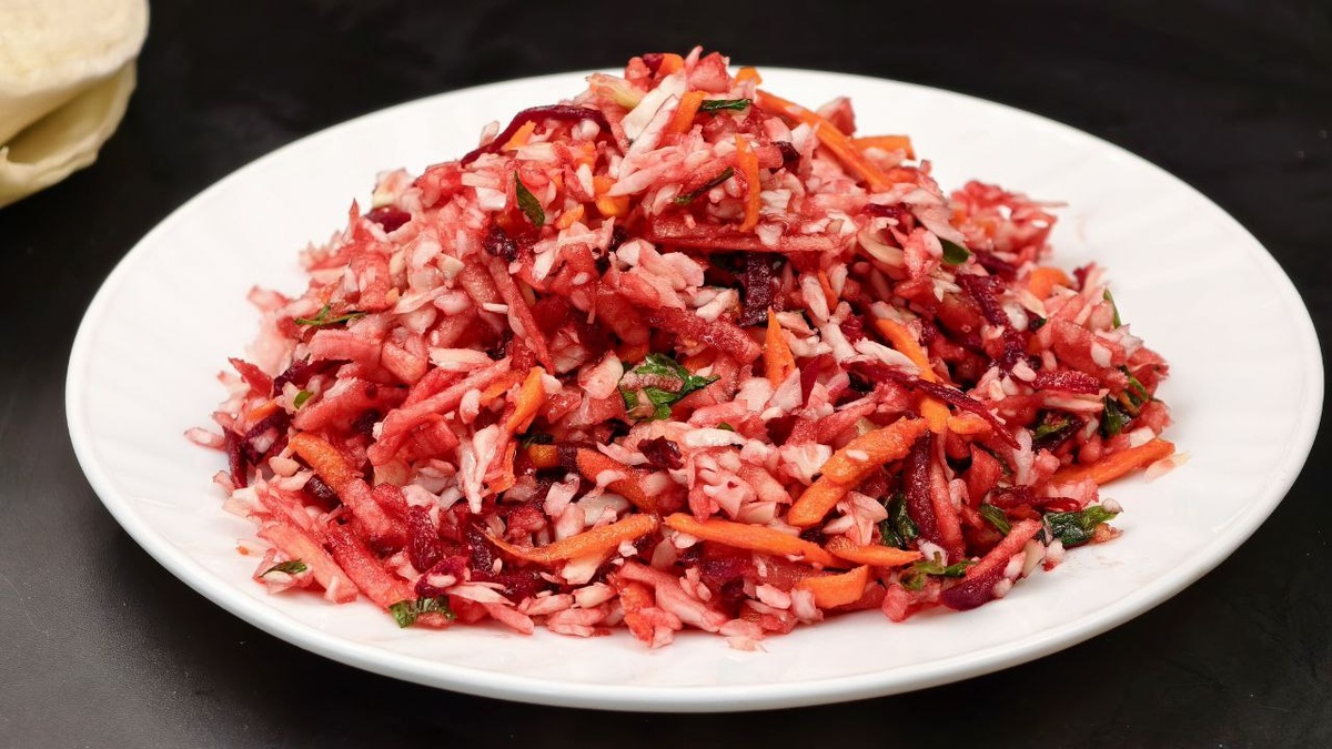 Салат Щетка с яблоком