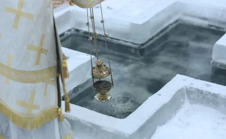 Освящение воды на Крещение . Фото: amic.ru / Екатерина Смолихина