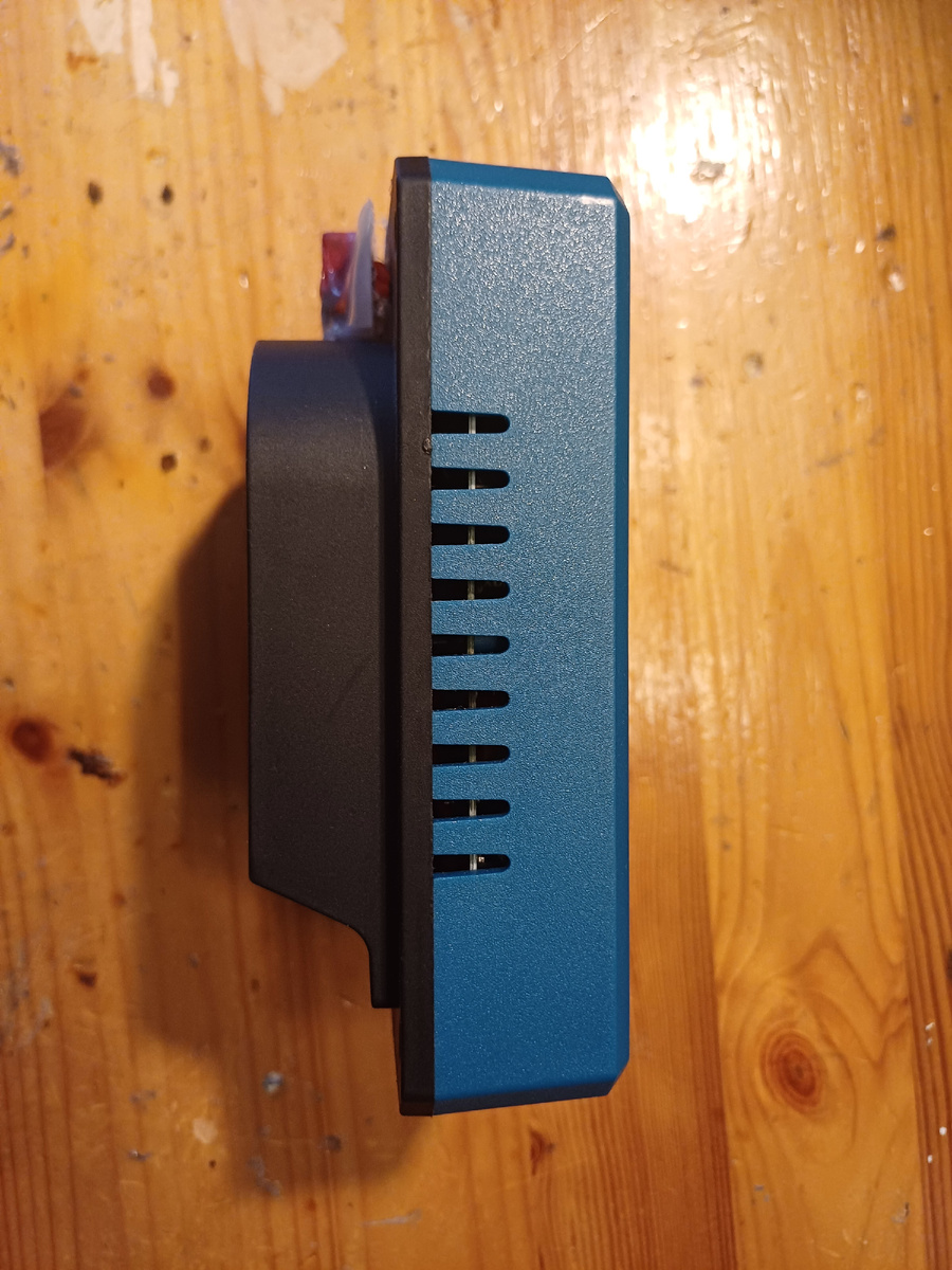 Вид с боку. Разъем оторвался, но сути дела не меняет