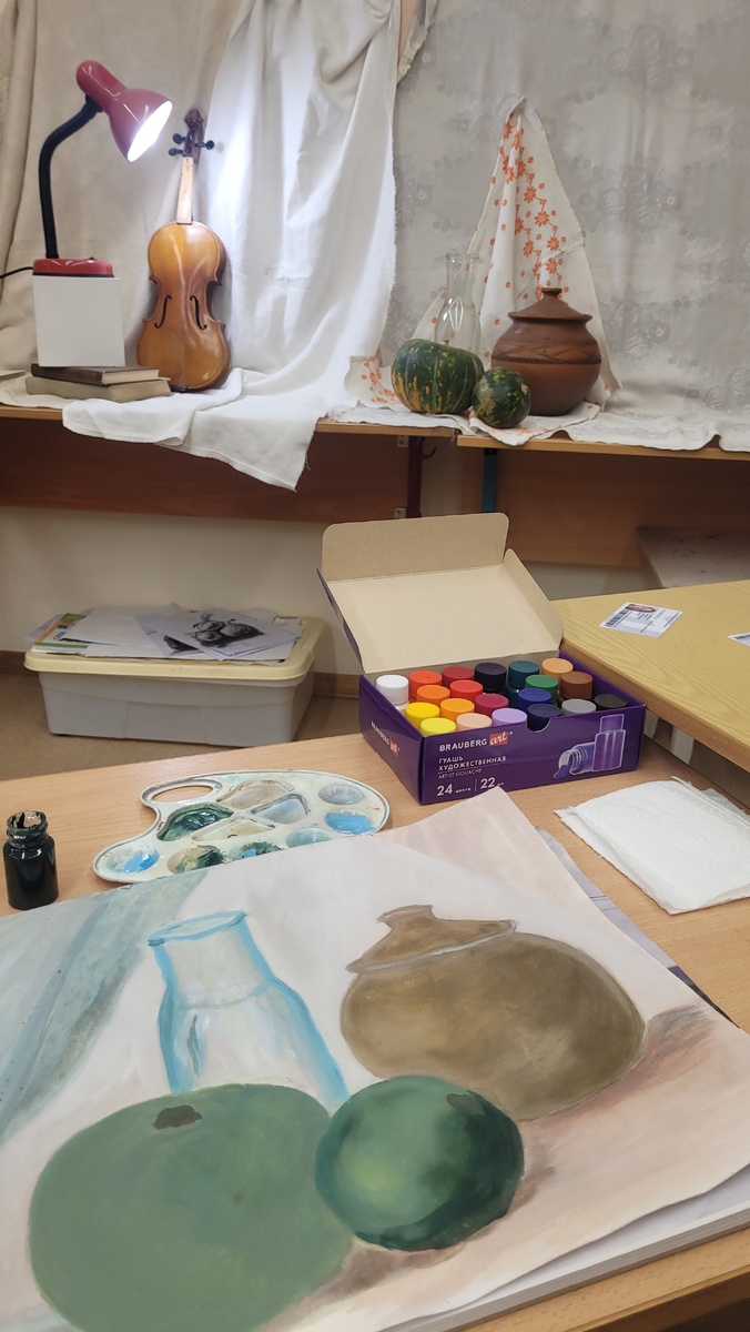 На уроке ИЗО в Московском долголетии