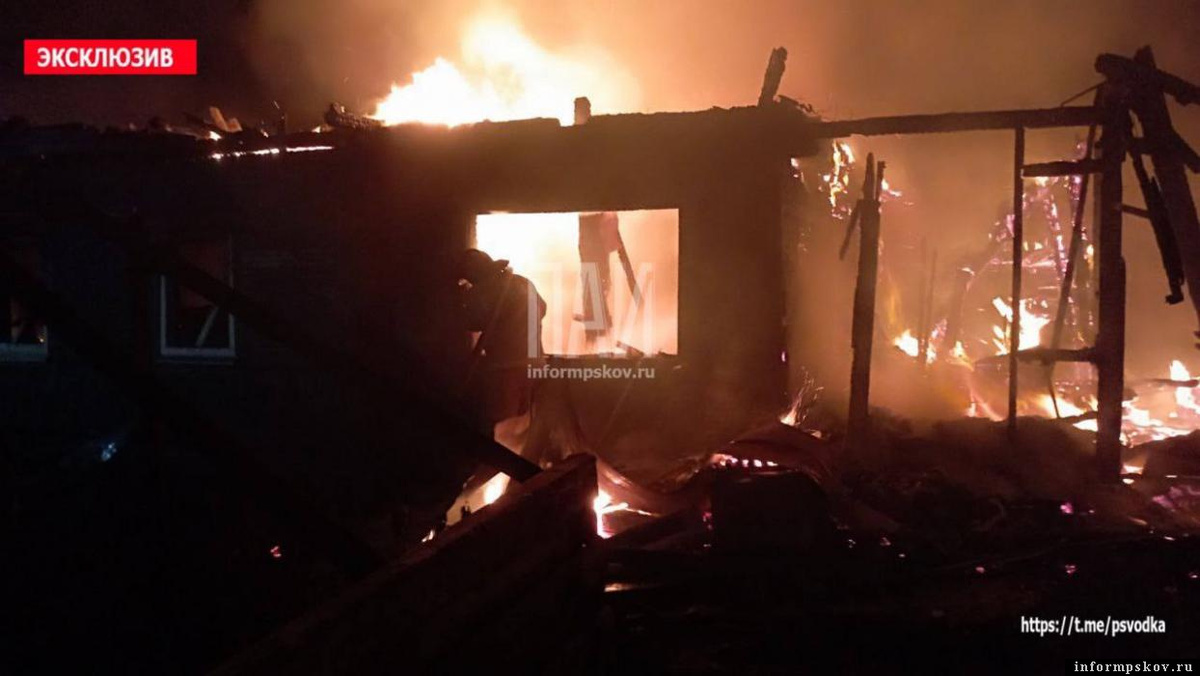 Мужчина погиб при пожаре в доме на улице Подгорной в Невеле. Конец июля 2025 года. Фото: ПАИ