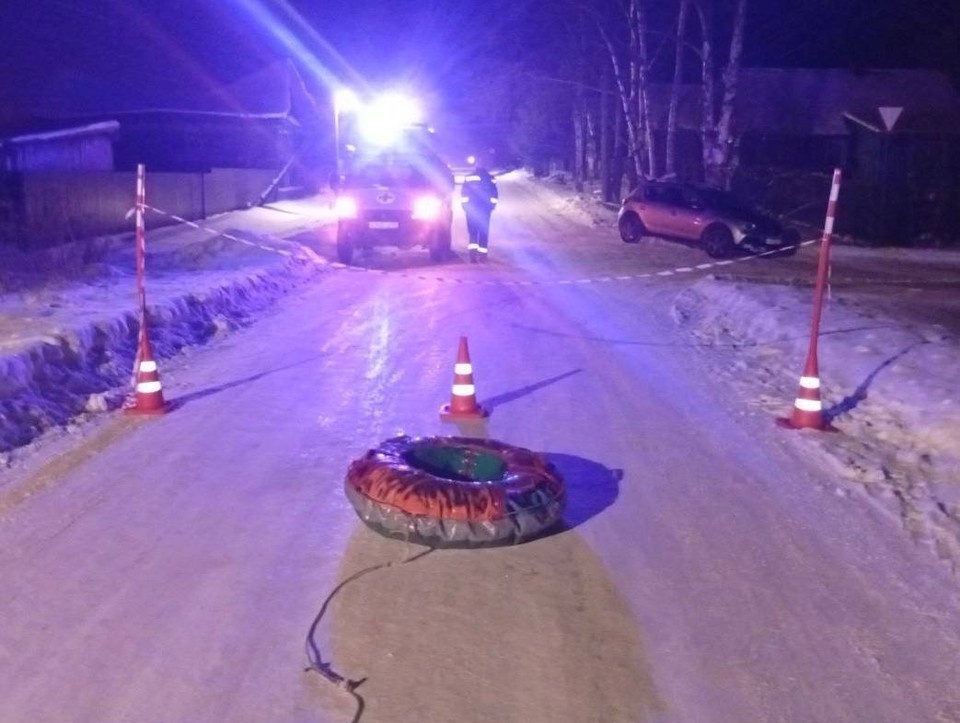    Две девушки погибли, катаясь на тюбинге в Новгородской области. Фото: Управление Госавтоинспекции УМВД России по Новгородской области