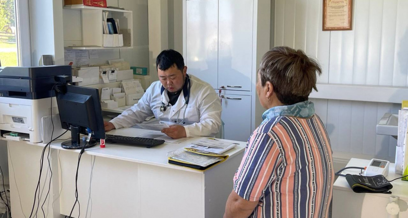 Более 100 новых медиков начали работать в Иркутской области