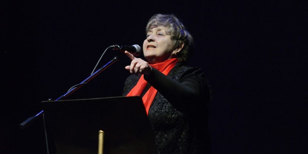 Прощание со Светланой - как под гром канонады провожали аплодисментами приму Мариупольского театра